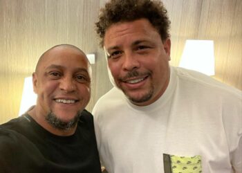 (VIDEO) Roberto Carlos se burla de Ronaldo mientras se hacía una prueba PCR