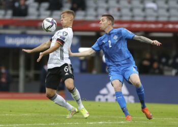 De visitante Alemania goleó a Islandia con un contundente 4 a 0