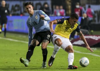 Uruguay sufre para destronar a Ecuador del tercer puesto