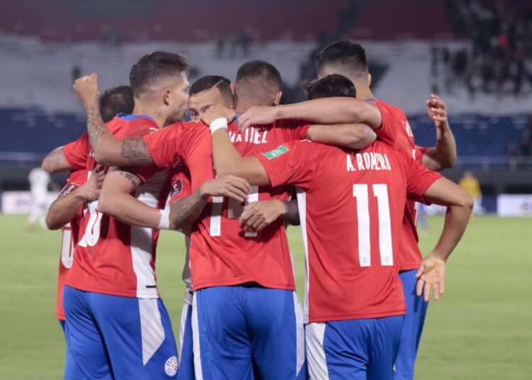 Paraguay respira al vencer 2-1 como local a Venezuela en eliminatoria