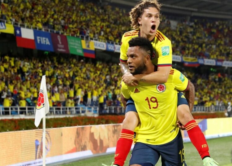 Colombia derrota 3-1 a Chile y se mantiene en la carrera para clasificar al Mundial de Qatar