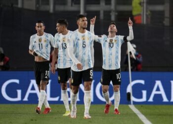 (VIDEOS) Argentina vence por 3-0 a Bolivia con triplete de Lionel Messi que supera a Pelé como el máximo anotador en selecciones sudaméricas
