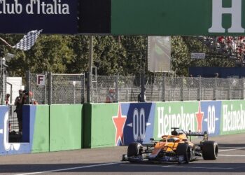Daniel Ricciardo gana GP de Italia de F1 tras abandono de Verstappen y Hamilton