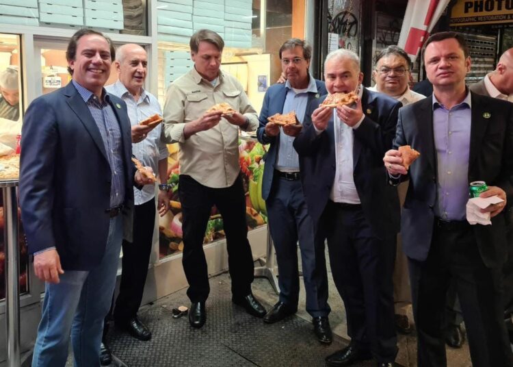 Asamblea ONU: Jair Bolsonaro, sin vacuna, resignado a comer en la calle