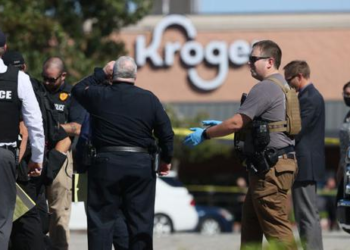 (VIDEO) Al menos un muerto y 14 heridos durante un tiroteo en un supermercado de Tennessee en EEUU
