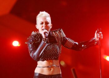 Miley Cyrus sufre ataque de pánico durante uno de sus conciertos en EE.UU.