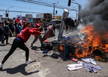 Fiscalía chilena ordenó investigar la quema de las carpas y colchones de venezolanos en la violenta protesta contra los inmigrantes en Iquique