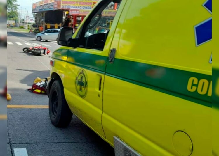 Mujer es atropellada por una motocicleta en carretera Panamericana