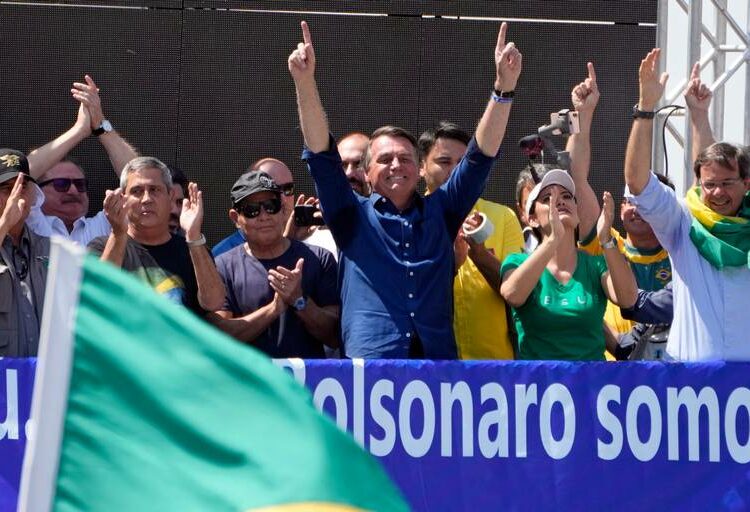 Mitad de brasileños creen que Bolsonaro puede dar golpe de Estado