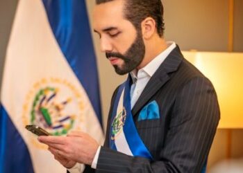 Presidente Bukele anuncia que apoyará a Comandos de Salvamentos con restauración de ambulancias