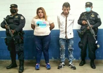 Capturan a sujetos minutos después de asaltar a una persona en Soyapango