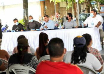 Ministro de Trabajo se reúne con comerciantes del sector informal para dar soluciones a problemas de emprendedores