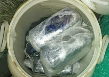 PNC incauta tres barriles con dinero en Puerto El Triunfo, Usulután