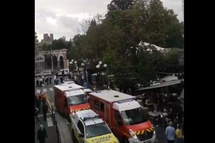 Alerta en Francia: una automovilista atropelló a clientes de un bar cerca de París y hay seis heridos