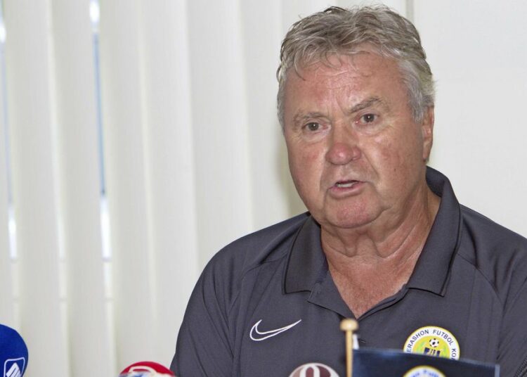 El exentrenador del Real Madrid y de la Selección rusa, Guus Hiddink, anuncia su retirada del fútbol