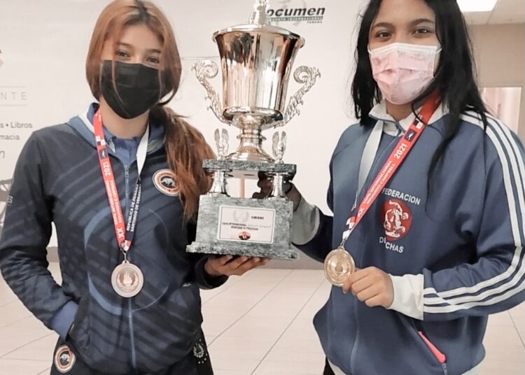 El Salvador gana dos medallas de oro en la copa «Eduardo Campbell» de lucha en Panamá