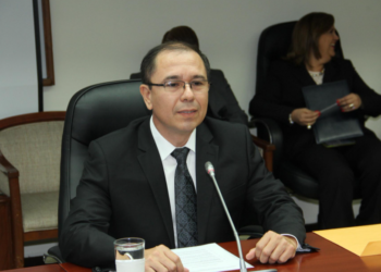 Juez Martín Rogel determinó que magistrado Escalante no cometió delito al tocar a una menor de edad