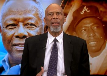 Leyenda del baloncesto, Kareem Abdul-Jabbar pide a la NBA que obligue a todos los jugadores a vacunarse contra el covid-19 o que los expulse