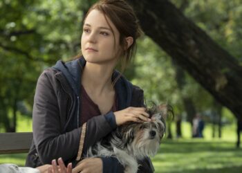 La actriz de ‘Skins’ Kathryn Prescott resulta herida de gravedad al ser atropellada por un camión en Nueva York