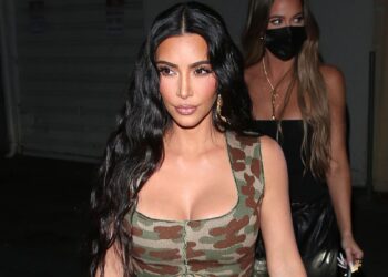 MET Gala 2021: Kim Kardashian impacta con extravagante look y desata memes