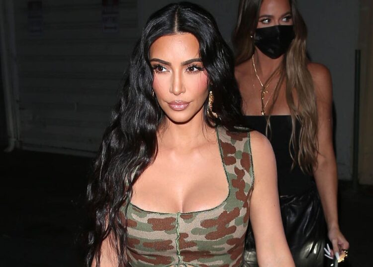 MET Gala 2021: Kim Kardashian impacta con extravagante look y desata memes