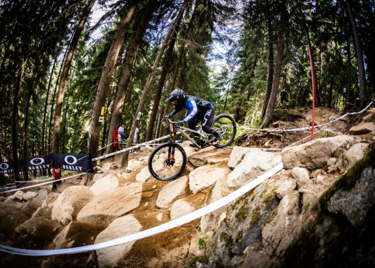 La ciclista salvadoreña Mariana Salazar se consagró reina de las copas francesas