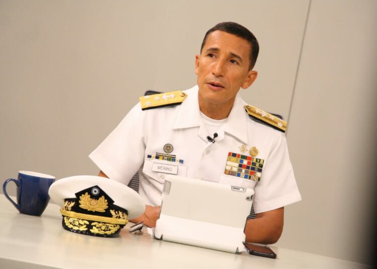 Ministro de Defensa destaca efectividad de helicópteros de la Fuerza Armada en el incendio del mercado San Miguelito