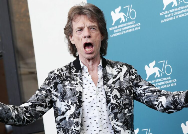(VIDEO) Mick Jagger sorprende con baile y enloquece a redes sociales