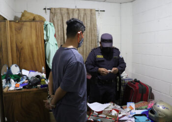 Capturan a sujetos acusados de fraude informático: enviaban correos electrónicos falsos a sus víctimas