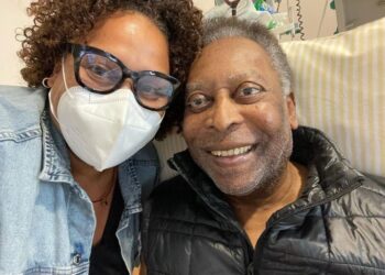 La hija de Pelé publicó nuevas imágenes que muestran la recuperación de su padre