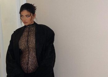 Kylie Jenner eleva la temperatura con ardiente sesión de fotos