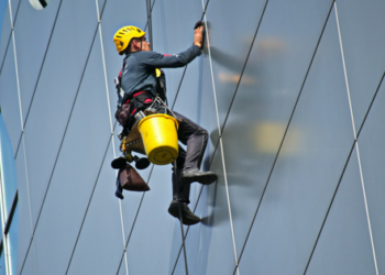 Suspenden trabajos en altura, excavaciones o de peligros de derrumbe debido a las fuertes lluvias
