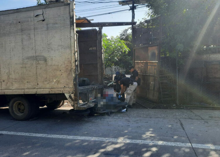 Motociclista fallece tras impactar contra camión estacionado sobre la carretera Troncal del Norte