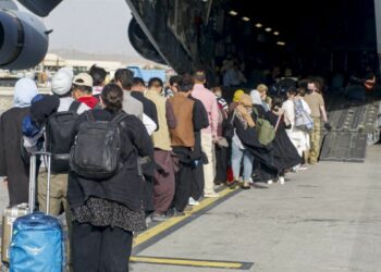 EE.UU. anunció que investigará a los refugiados afganos para evitar la llegada de terroristas del ISIS