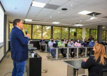 Los 262 alcaldes del país reciben capacitación para mejorar los servicios municipales