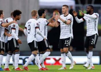 El avión que trasladaba a la selección alemana de fútbol tuvo que realizar un aterrizaje de emergencia