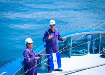 Autoridad Marítima Portuaria entrega número de matrícula a buques remolcadores de navíos gaseros