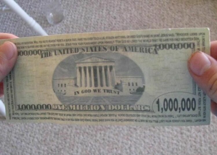 Detienen en Uzbekistán a dos hombres que trataban de vender un billete de 1 millón de dólares