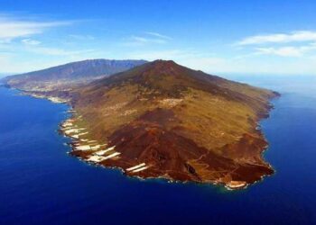 ¿Se acerca una erupción volcánica en las islas Canarias? Lo que se sabe sobre el enjambre sísmico que ha provocado más de 4.000 sismos