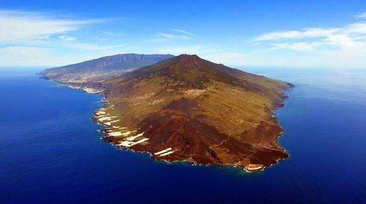¿Se acerca una erupción volcánica en las islas Canarias? Lo que se sabe sobre el enjambre sísmico que ha provocado más de 4.000 sismos