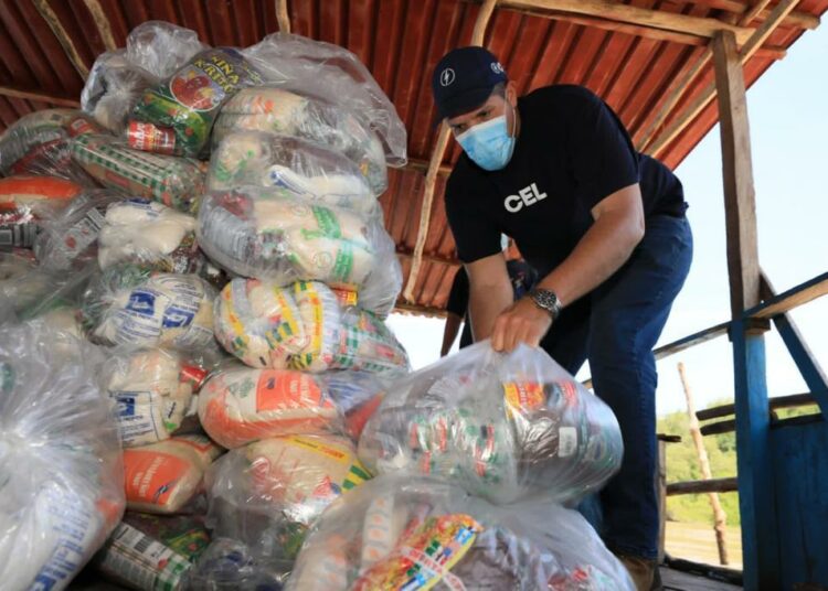 CEL entrega alimentos y artículos de aseo personal a familias en la Isla Montecristo, Tecoluca