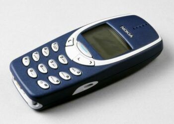 Va al hospital por fuertes dolores de estómago y descubre que se ha tragado un Nokia 3310