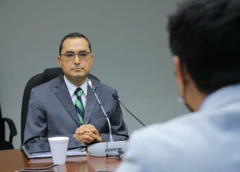 César Funes declara ante la comisión especial «haber escuchado» sobre los sobresueldos