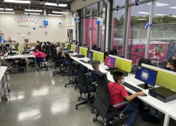 Alcaldía de San Salvador y Digicel se unen para reducir brecha digital en comunidades de la capital