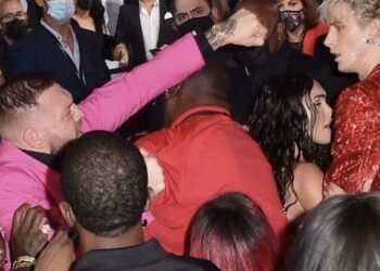 (VIDEO) Conor McGregor agredió al novio de Megan Fox en la alfombra roja de los MTV Video Music Awards