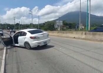 Joven muere tras estrellarse con su vehículo en bulevar Constitución