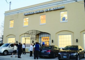 Salvadoreños en el exterior podrán votar a partir de 2024 y optar a cargos de elección popular