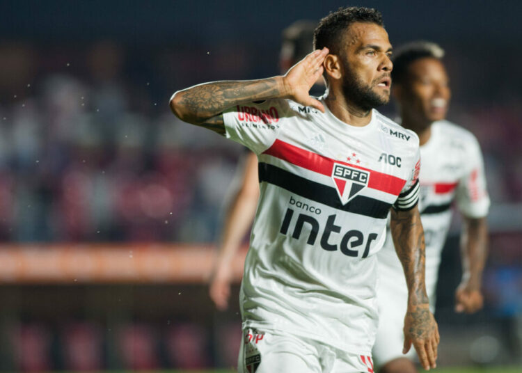Dani Alves se va del Sao Paulo