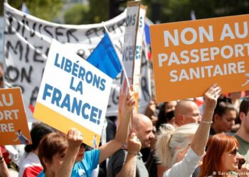 Así fue la octava jornada de las protestas en Francia contra el pase sanitario