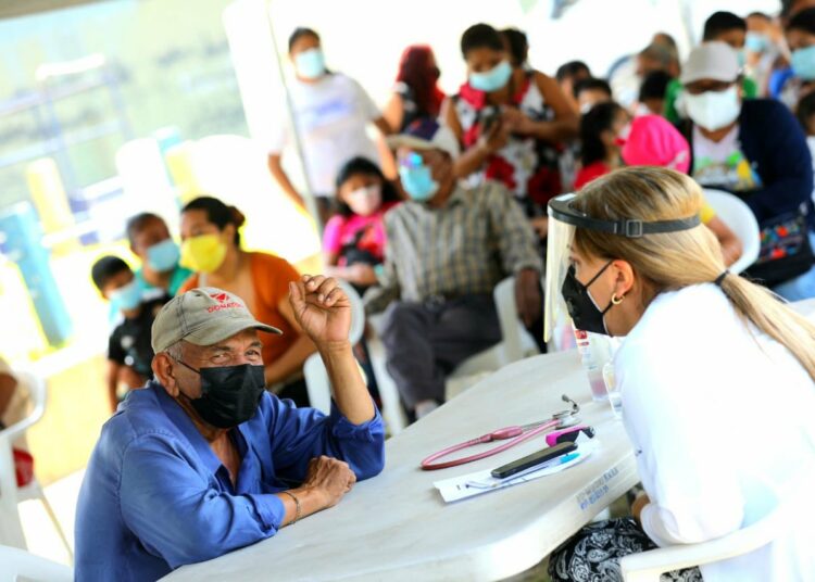 Llevan jornada médica al barrio San Jacinto